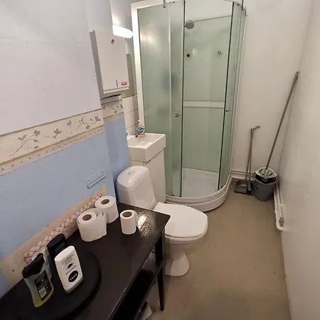 Kotkan Residenssi Huonemajoitus Δωμάτια σε οικογενειακή κατοικία Κότκα